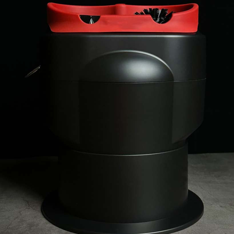 smart cleaner that automatically removes coffee grounds using rotating blades and brushes.
